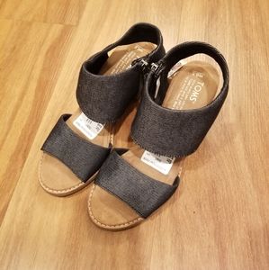 BN TOMS Sandals